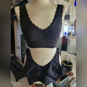 2 pc black Genie bras sz L